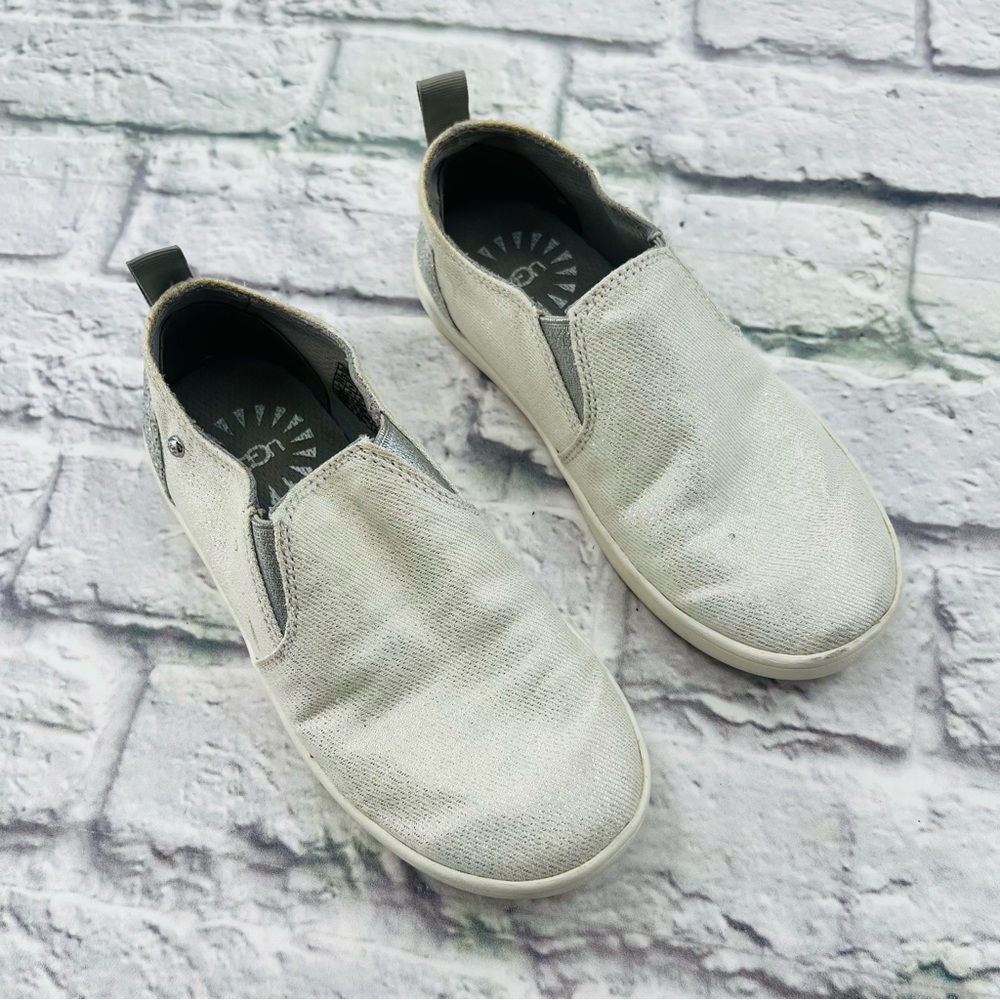 UGG Kids Gantry Sparkles White Silver Size 1 Slip on Shoes Casual Comfort